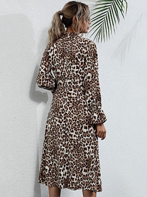Midi Jurk met V-hals en Leoprint - Midi Dresses - Jurkjes.co