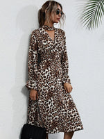 Midi Jurk met V-hals en Leoprint - Midi Dresses - Jurkjes.co