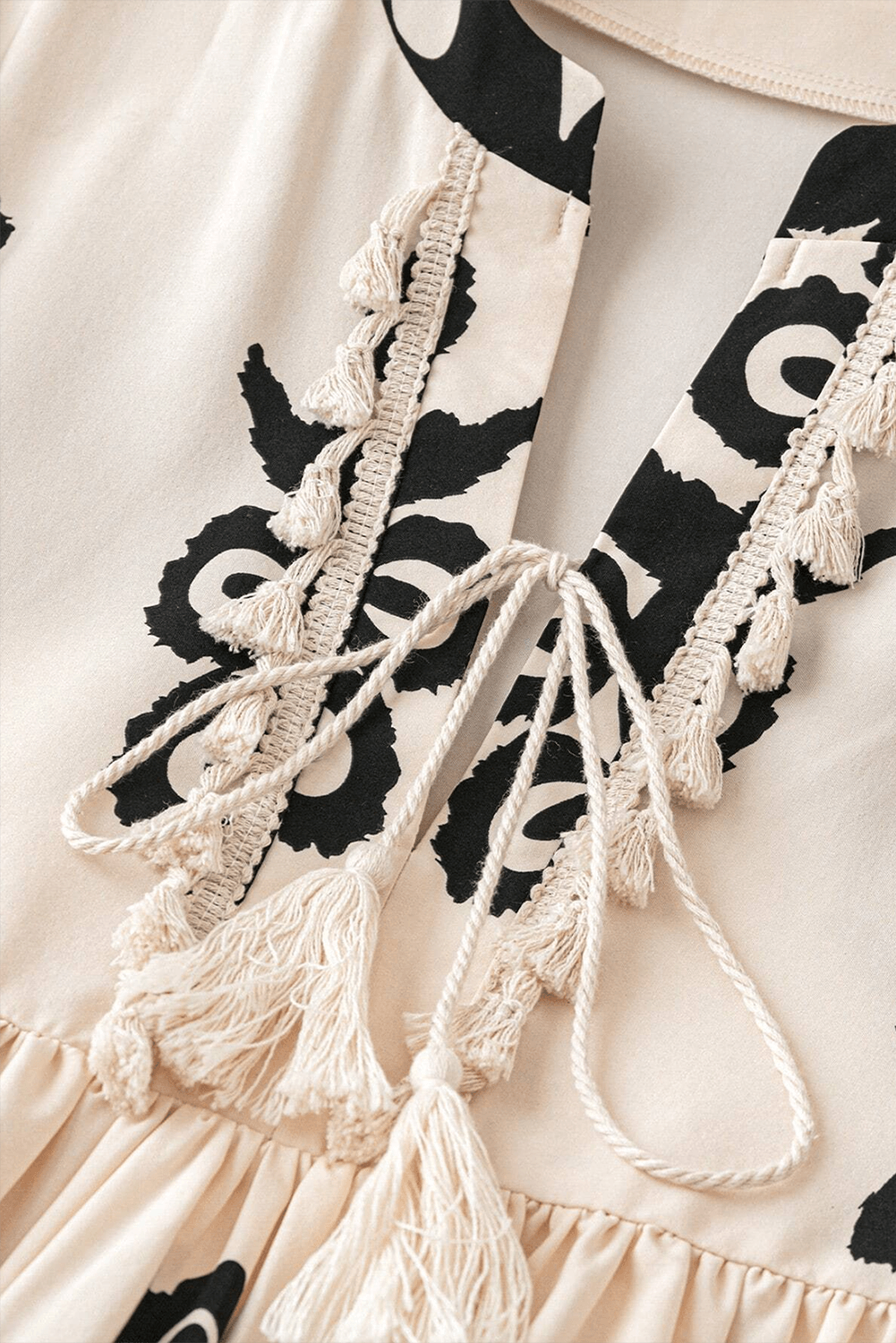 Western Patroon Mini Jurk met Kwastjes en V-hals - Mini Dresses - Jurkjes.co