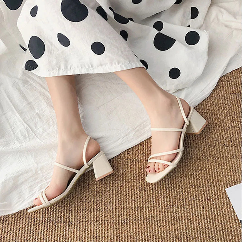 Blokhak Sandalen met Minimalistisch Ontwerp