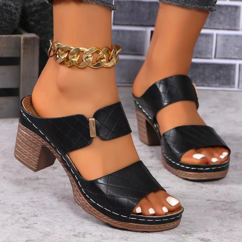 Blokhak Sandalen met Stijlvolle Afwerking