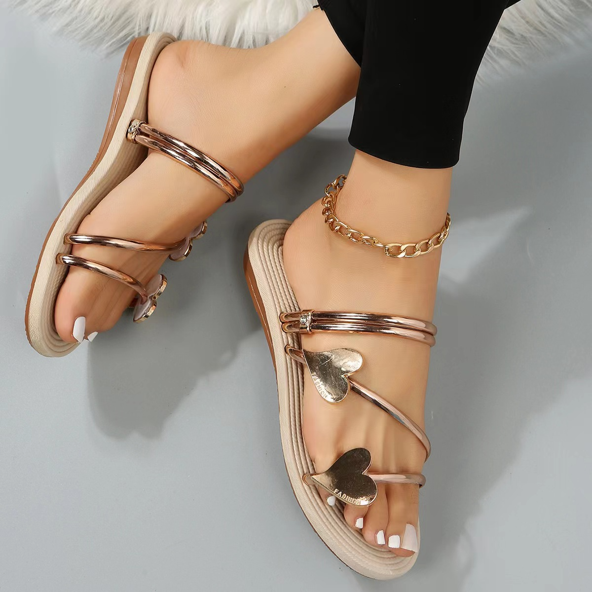 Elegante Sandalen met Metallic Hartjes