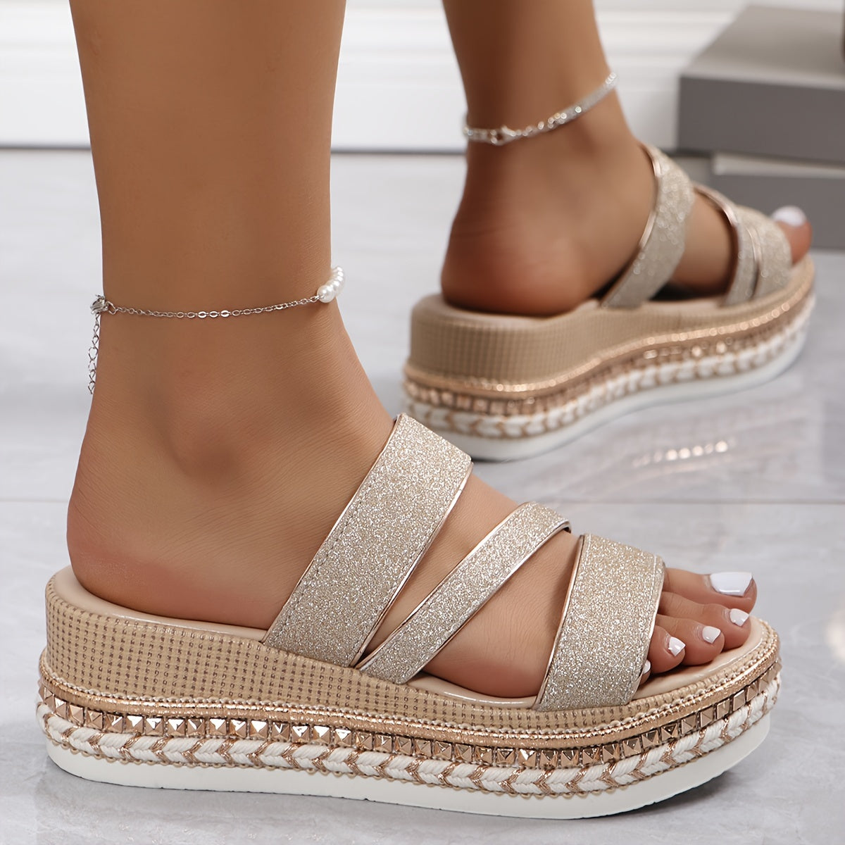 Sandalen met Glanzende Champagnekleur