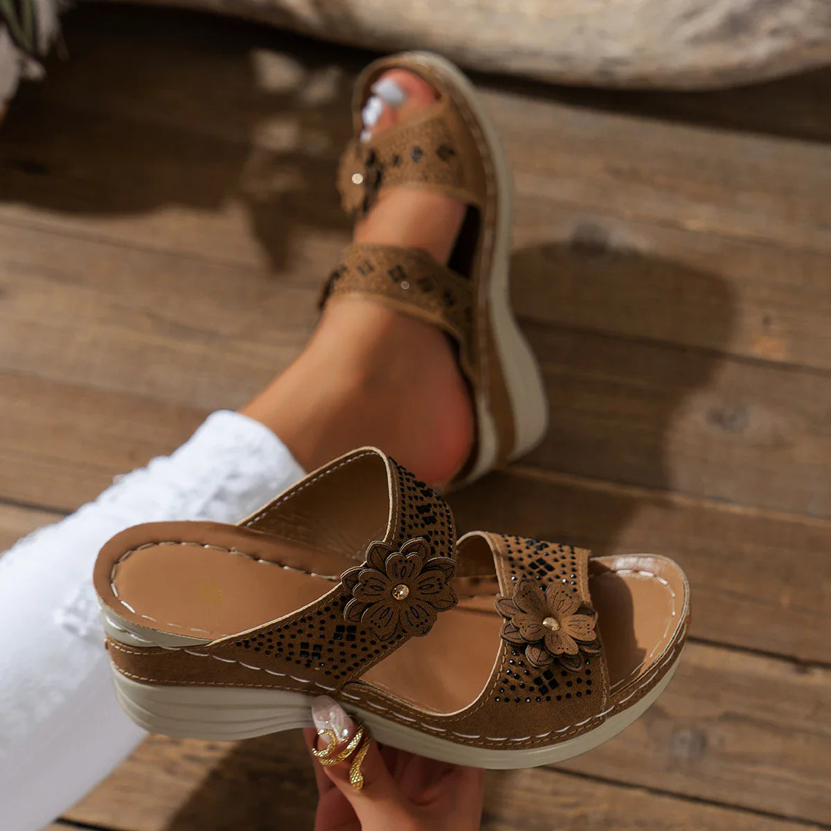 Wedge Sandalen met Bloemdetails