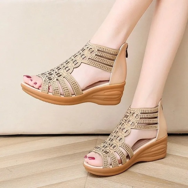 Wedge Sandalen met Elegant Strappy Ontwerp