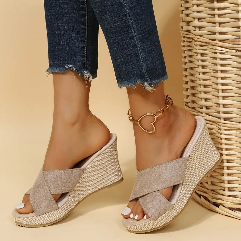 Wedge Sandalen met Kruisriem Ontwerp