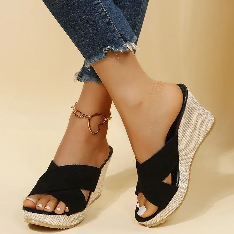 Wedge Sandalen met Kruisriem Ontwerp
