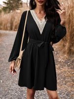 A-lijn Jurk met V-hals en Ceintuur - Group6 - Jurkjes.co