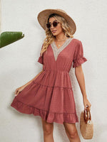 A-lijn Jurk met V-hals en Kanten Details - Midi Dresses - Jurkjes.co