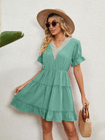 A-lijn Jurk met V-hals en Kanten Details - Midi Dresses - Jurkjes.co