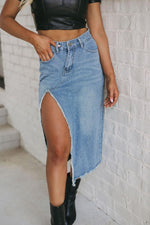 Asymmetrische Denim Midi Rok met Rafels - Skirts & Petticoat - Jurkjes.co