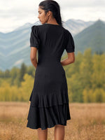 Asymmetrische Jurk met V-hals en Rimpellagen - Midi Dresses - Jurkjes.co