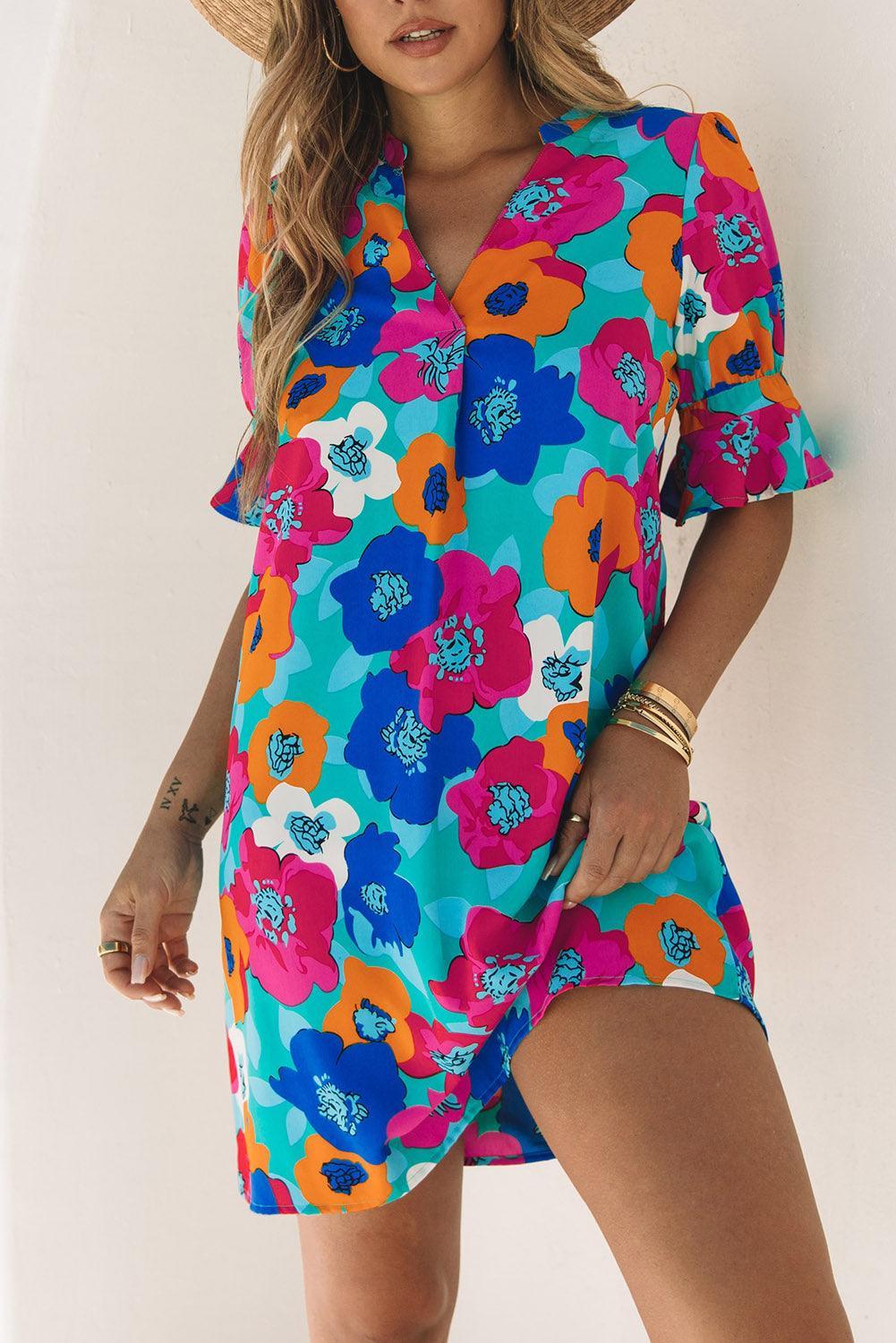 Bloemrijke Mini Jurk met V-Hals en Ruchemouwen - Floral Dresses - Jurkjes.co