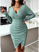 Bodycon Jurk met V-hals en Ruche-details - Midi Dresses - Jurkjes.co