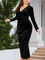 Bodycon Jurk met V-hals in Luxe Velvet - Midi Dresses - Jurkjes.co