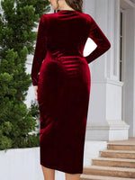 Bodycon Jurk met V-hals in Luxe Velvet - Midi Dresses - Jurkjes.co