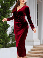 Bodycon Jurk met V-hals in Luxe Velvet - Midi Dresses - Jurkjes.co