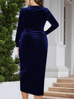Bodycon Jurk met V-hals in Luxe Velvet - Midi Dresses - Jurkjes.co