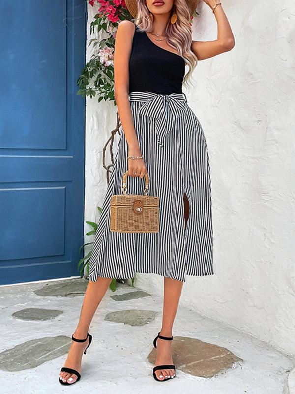 Eén-Schouder Jurk met Gestreept Patroon - Midi Dresses - Jurkjes.co