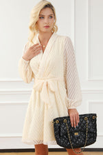 Elegante Gestreepte Pofmouw Jurk met Knoop - Mini Dresses - Jurkjes.co