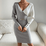 Gebreide Jurk met V-hals en Knoopdetails - Dresses - Jurkjes.co