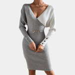 Gebreide Jurk met V-hals en Knoopdetails - Dresses - Jurkjes.co