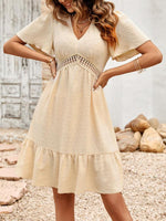 Knie-lange Jurk met V-hals en Kantdetail - Group4 - Jurkjes.co