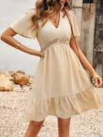 Knie-lange Jurk met V-hals en Kantdetail - Group4 - Jurkjes.co