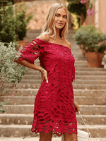 Knielange Jurk met Off-Shoulder en Bloemen - Mini Dresses - Jurkjes.co