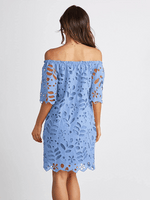 Knielange Jurk met Off-Shoulder en Bloemen - Mini Dresses - Jurkjes.co