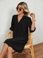 Knielange Jurk met V-hals en Rimpelmouwen - Mini Dresses - Jurkjes.co