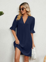 Knielange Jurk met V-hals en Rimpelmouwen - Mini Dresses - Jurkjes.co