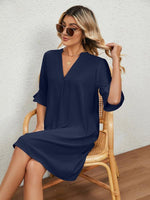 Knielange Jurk met V-hals en Rimpelmouwen - Mini Dresses - Jurkjes.co