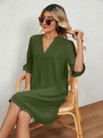 Knielange Jurk met V-hals en Rimpelmouwen - Mini Dresses - Jurkjes.co