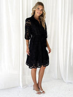 Korte Jurk met Lapehals en Bloemenkant - Midi Dresses - Jurkjes.co