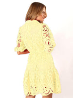 Korte Jurk met Lapehals en Bloemenkant - Midi Dresses - Jurkjes.co