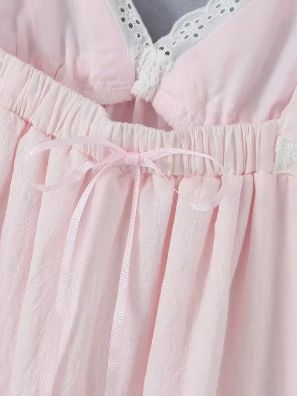 Korte Jurk met V-hals en Kantdetails - Group14 - Jurkjes.co