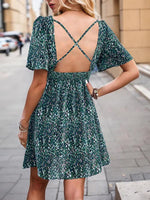 Korte Jurk met V-hals en Schubbenprint - Mini Dresses - Jurkjes.co