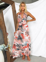 Maxi Jurk met Halternek en Abstracte Print - Group1 - Jurkjes.co