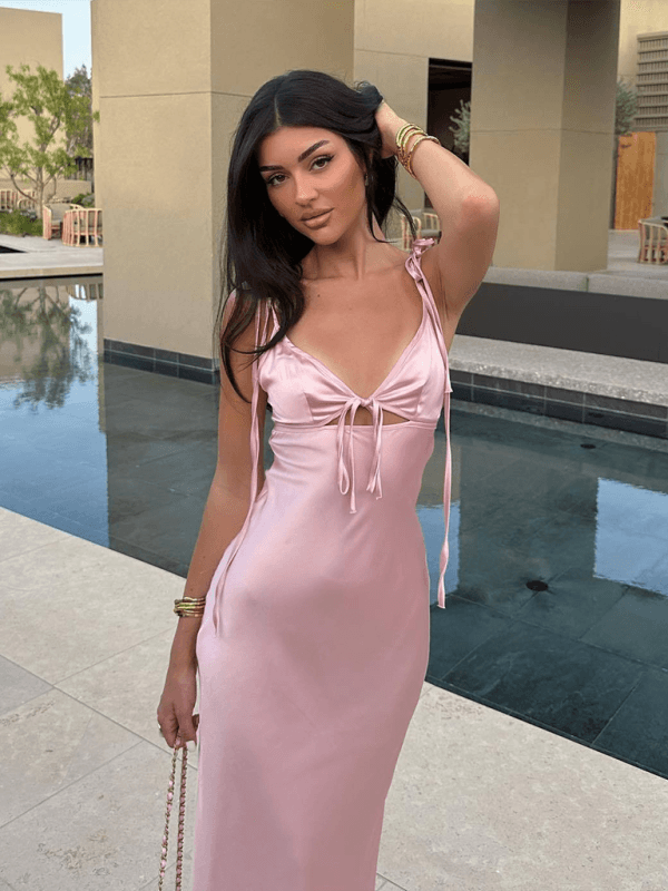 Maxi Jurk met V-hals en Strikdetails - Group13 - Jurkjes.co