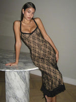 Midi Jurk met Diepe Halslijn en Geometrisch Patroon - Group12 - Jurkjes.co