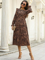 Midi Jurk met Dierenprint en Getailleerde Pasvorm - Group5 - Jurkjes.co