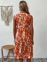 Midi Jurk met V-hals en Bladprint - Midi Dresses - Jurkjes.co