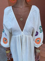 Midi Jurk met V-hals en Bloemenborduursel - Maxi Dresses - Jurkjes.co