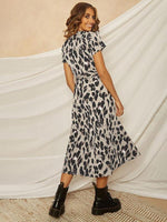 Midi Jurk met V-hals en Dierenprint - Midi Dresses - Jurkjes.co