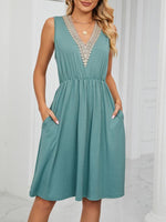 Midi Jurk met V-hals en Effen Kleur - Midi Dresses - Jurkjes.co