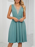 Midi Jurk met V-hals en Effen Kleur - Midi Dresses - Jurkjes.co