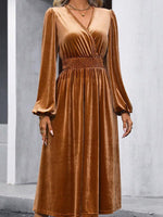 Midi Jurk met V-hals en Fluweel - Group10 - Jurkjes.co