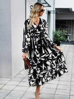 Midi Jurk met V-hals en Geometrisch Design - Group9 - Jurkjes.co