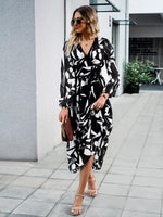 Midi Jurk met V-hals en Geometrisch Design - Group9 - Jurkjes.co